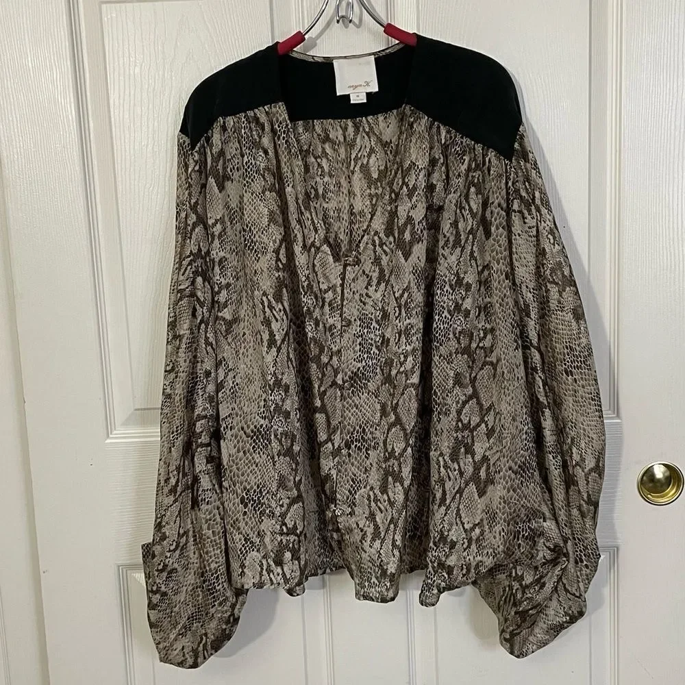 Aryn K Snake Print 100% Silk Batwing Sleeve Button Down V-Neck Blouse Top, M - Picture 5 of 12